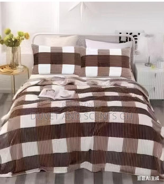 Super Comfy And Fluffy Flannel Blankets With 2 Pillowcases · Photo 6