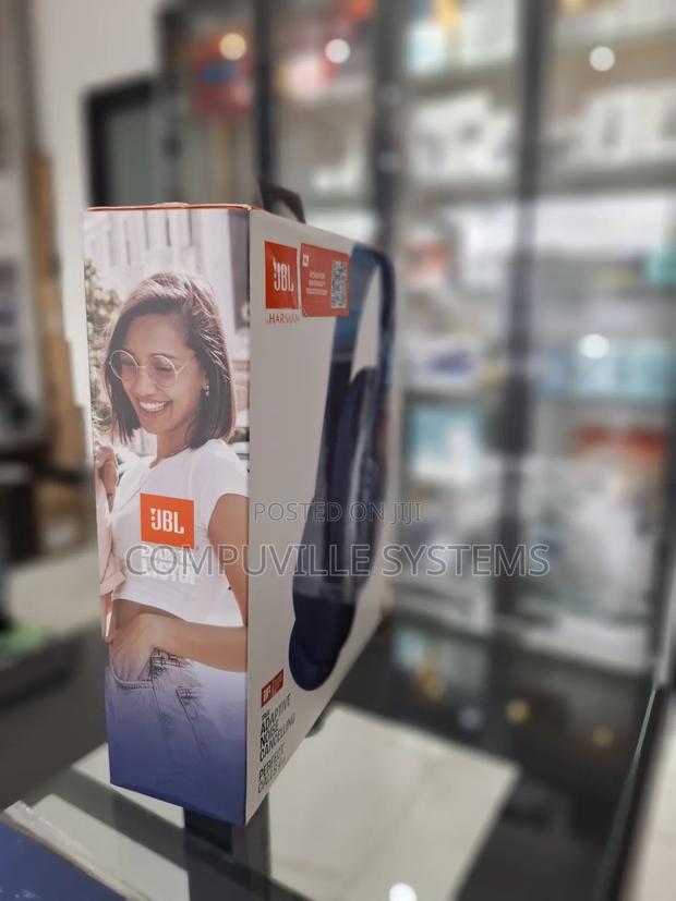 JBL Live770nc Wireless Headset · Photo 2