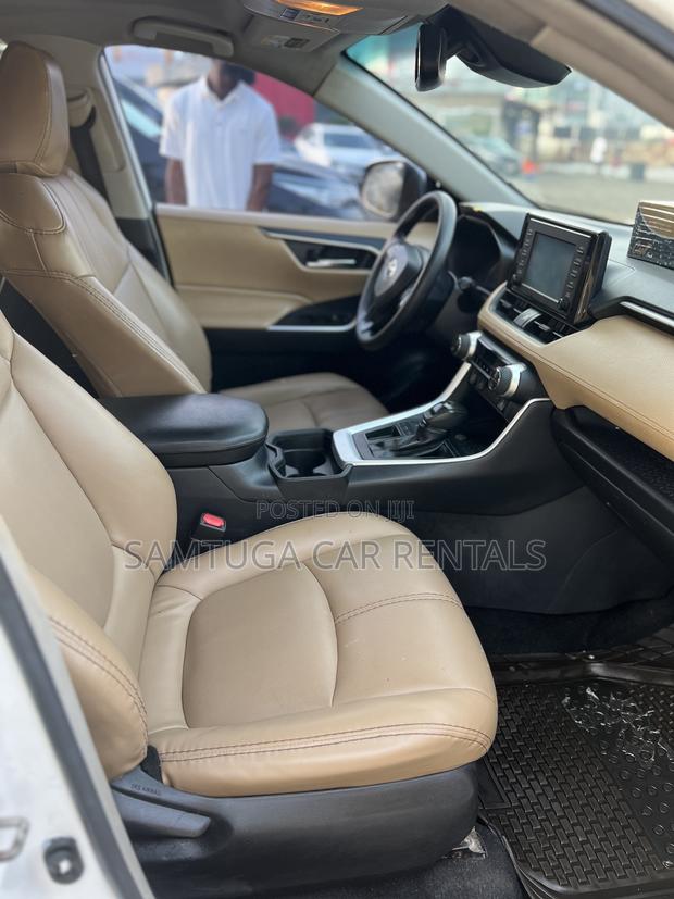 Toyota Rav4 For Rent A · Photo 6