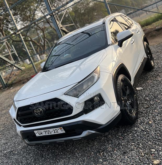 Toyota Rav4 For Rent A · Photo 3