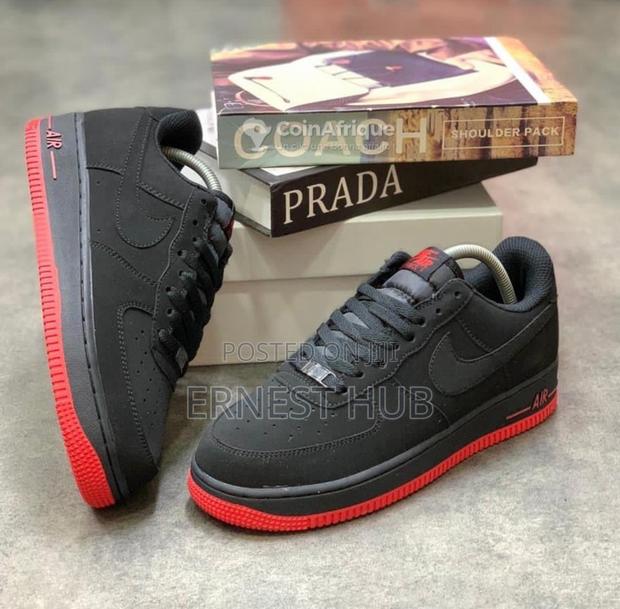 Nike Airforce 1 Black/Red · Photo 1