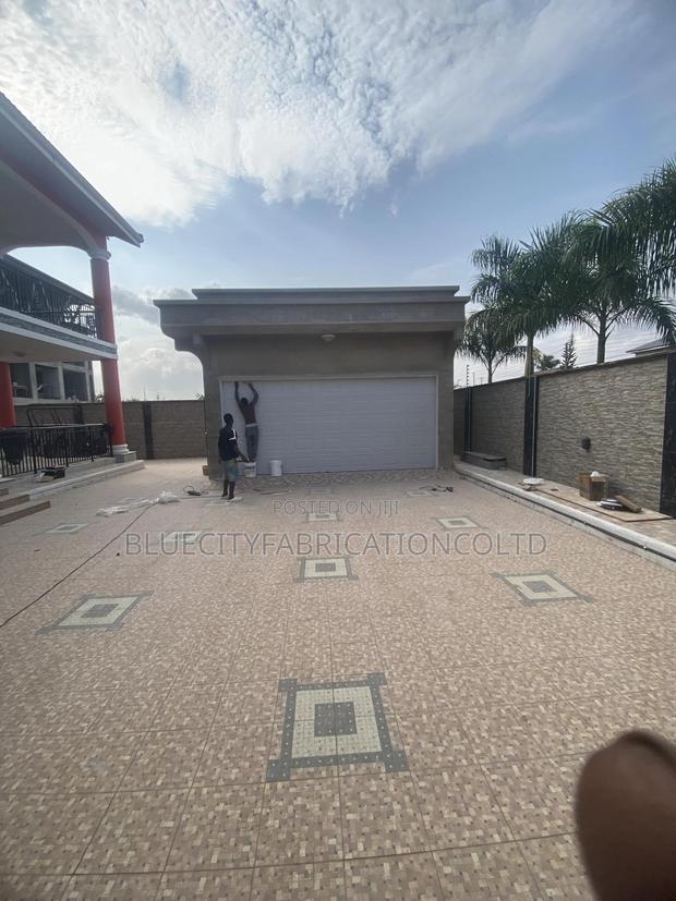 Garage Door 18ft X 8ft · Photo 1