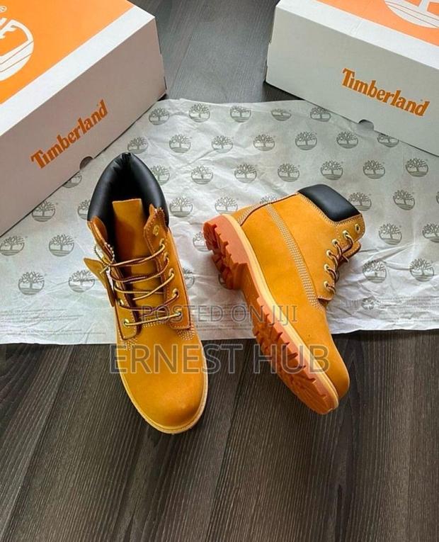 Solid Timberland Boots · Photo 1