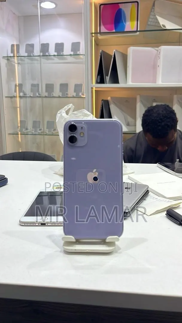 Apple iPhone 11 128 GB Gray · Photo 1