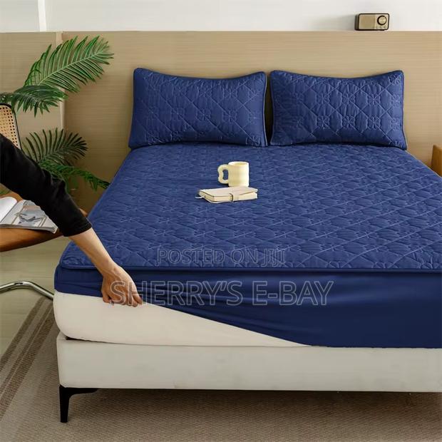Waterproof Mattress Covers · Photo 3