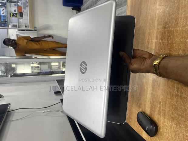 Laptop HP Pavilion 15 4GB AMD A8 HDD 256GB · Photo 2