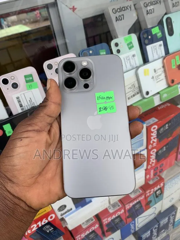 Apple iPhone 15 Pro Max 256 GB Gray · Photo 1