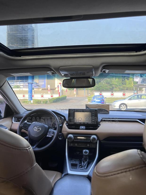 Toyota Rav4 For Rent A · Photo 4