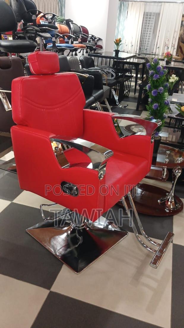 Red Barbering Adjustable Chair · Photo 2