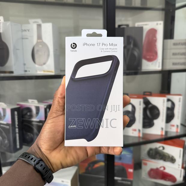 Beats iPhone 17 Pro Max Case With Magsafe and Camera Control · Photo 5