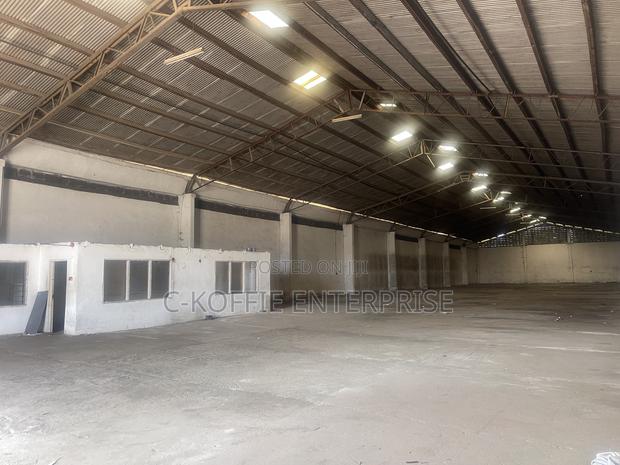 1300 SQM Warehouse at Dzorwulu for Rent · Photo 2