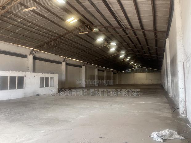 1300 SQM Warehouse at Dzorwulu for Rent · Photo 1