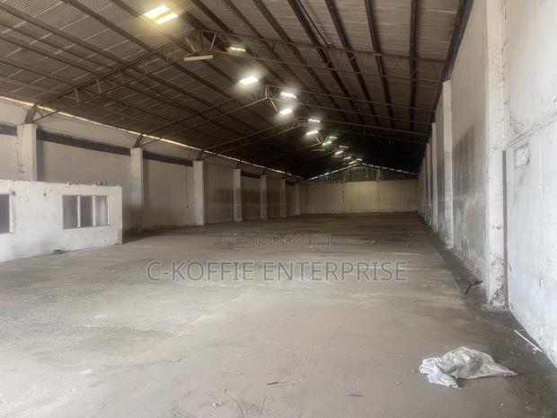1300 SQM Warehouse at Dzorwulu for Rent · Photo 3
