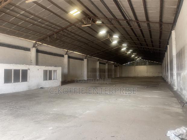 1300 SQM Warehouse at Dzorwulu for Rent · Photo 4
