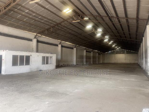 1300 SQM Warehouse at Dzorwulu for Rent · Photo 6