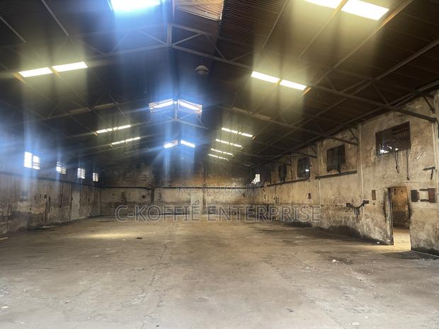 3000 SQM at Circle for Rent · Photo 1