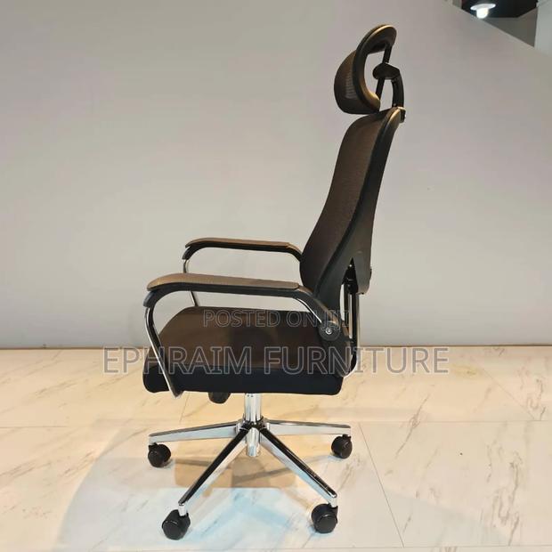 Swevil Chair With Mesh · Photo 1