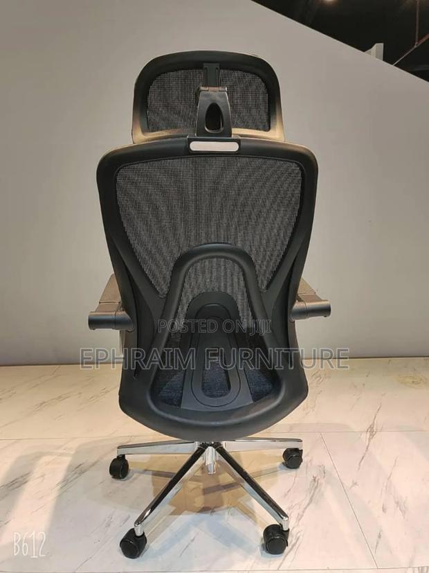 Swevil Chair With Mesh · Photo 3