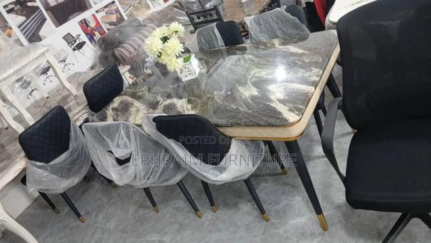 Marble Dinning Table · Photo 3