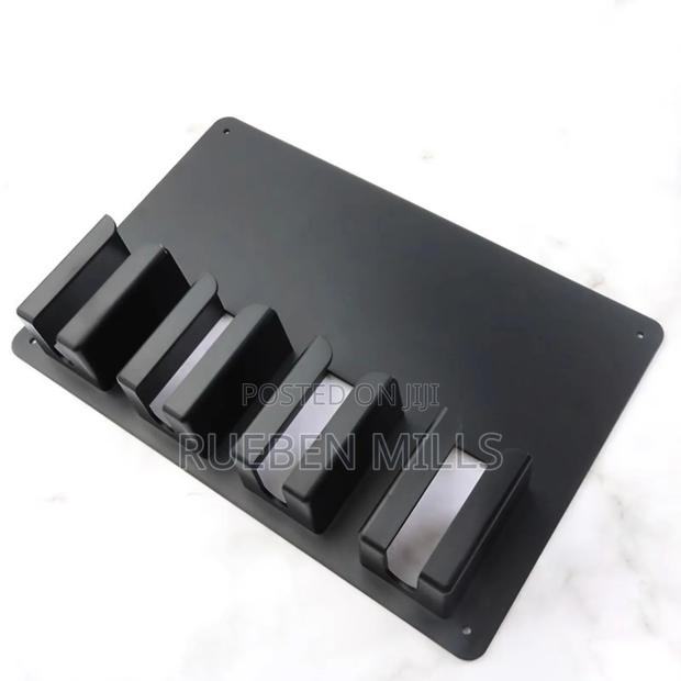 Plastic Frame for Holding Barbering Machine Hair Clipper · Photo 2