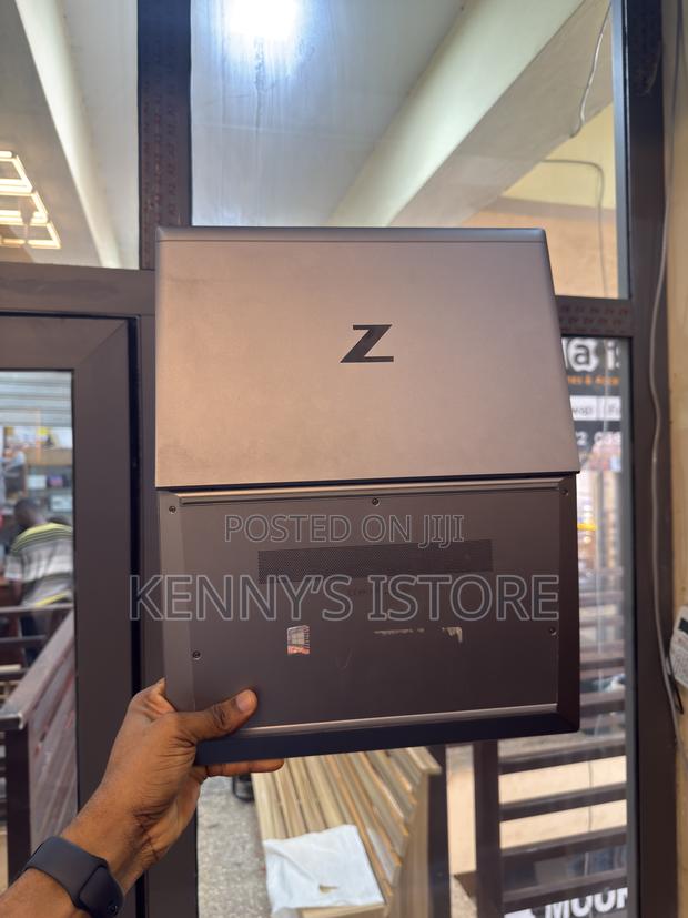 New Laptop HP ZBook Firefly 14 G7 8GB Intel Core I5 SSD 256GB · Photo 3