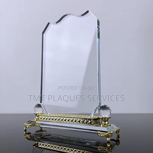 Golden Crystal Award Plaque for Your Events and Awards · Photo 1