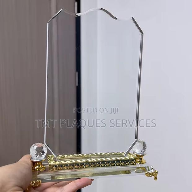 Golden Crystal Award Plaque for Your Events and Awards · Photo 4