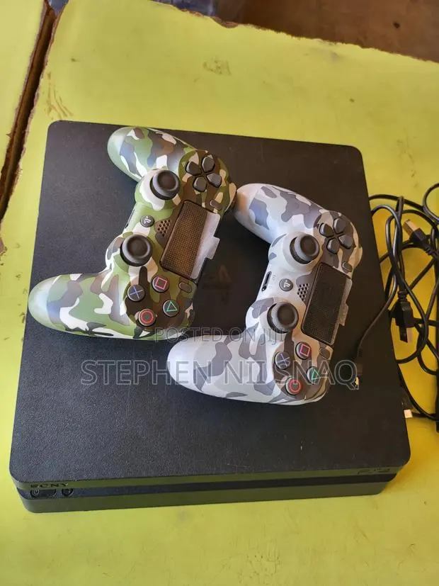 Jailbreak Ps4 Slim With Games · Photo 1