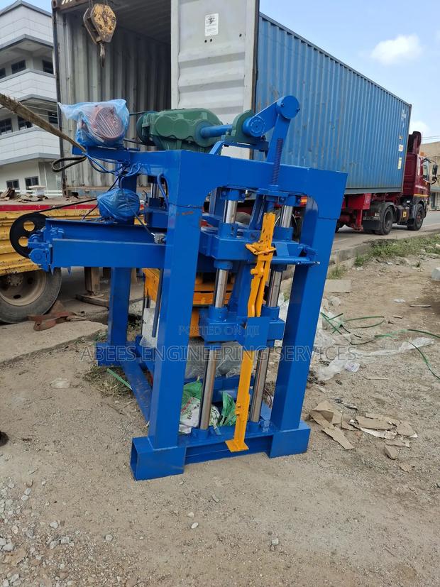 Qt4-40 Block Machine · Photo 3