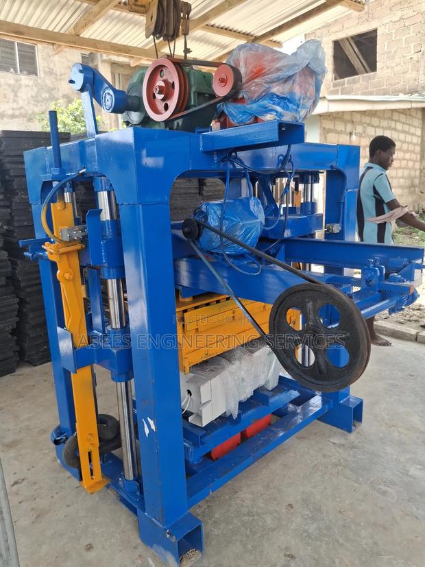 Qt4-40 Block Machine · Photo 4