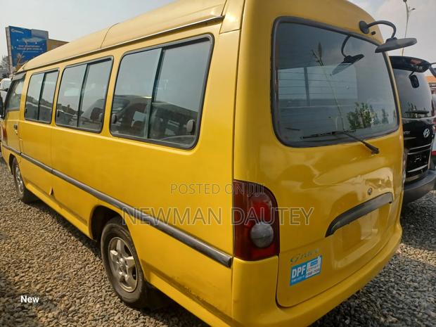 Hyundai H-100 2000 Yellow · Photo 6