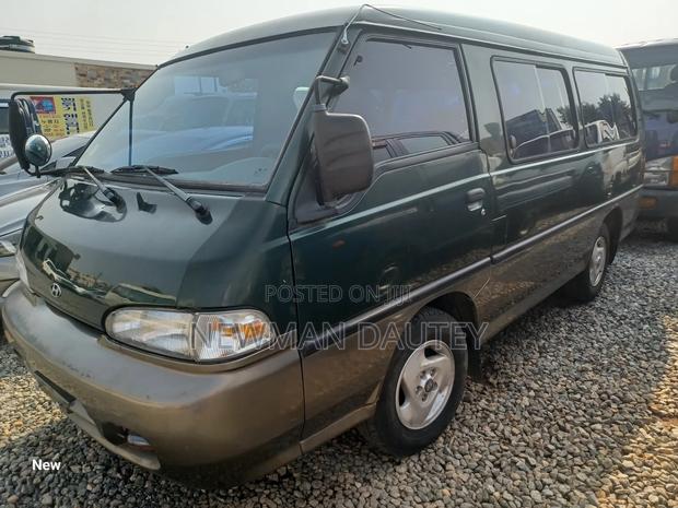 Hyundai H-100 2002 Green · Photo 2