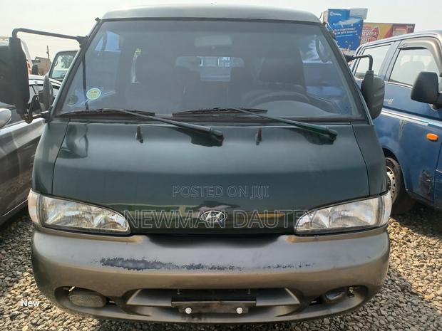 Hyundai H-100 2002 Green · Photo 3
