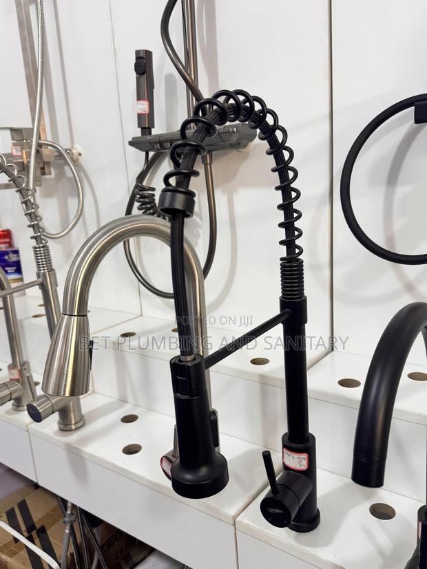 Hot And Cold Pull Out Sink Tap _black And Gold Sink Tap · Photo 1