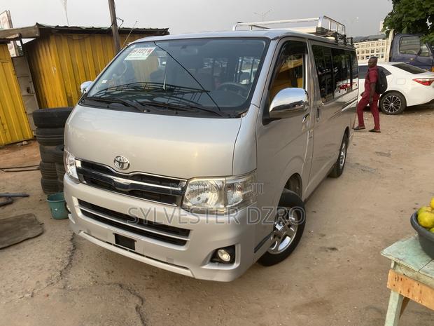 Toyota HiAce 2013 Silver · Photo 5
