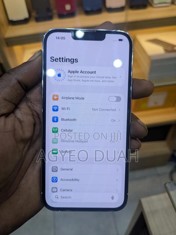 Apple iPhone XR 128 GB White · Photo 1