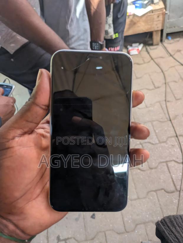 Apple iPhone XR 128 GB White · Photo 4