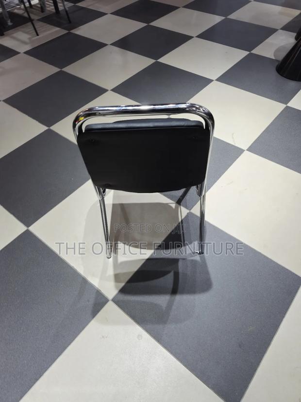 Visitors Chair · Photo 3