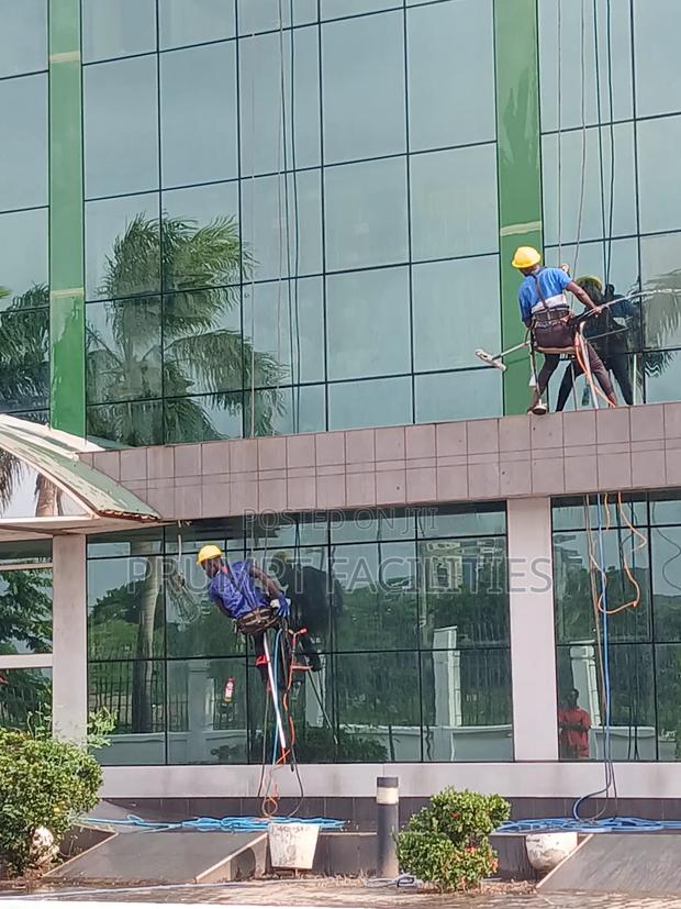 Highrise Facade Cleaners · Photo 4