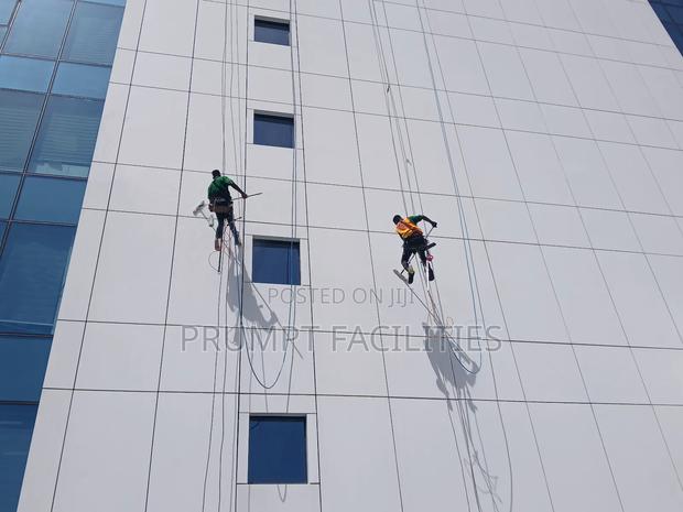Facade or Front Glass Cleaning · Photo 2