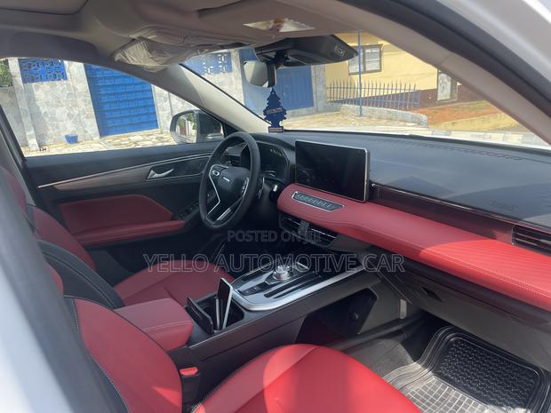 Rent Haval Jolion Pro Red · Photo 4