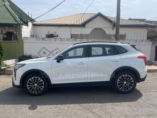Rent Haval Jolion Pro Red · Photo 1
