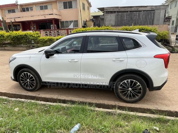 Rent Haval Jolion Pro Red · Photo 3
