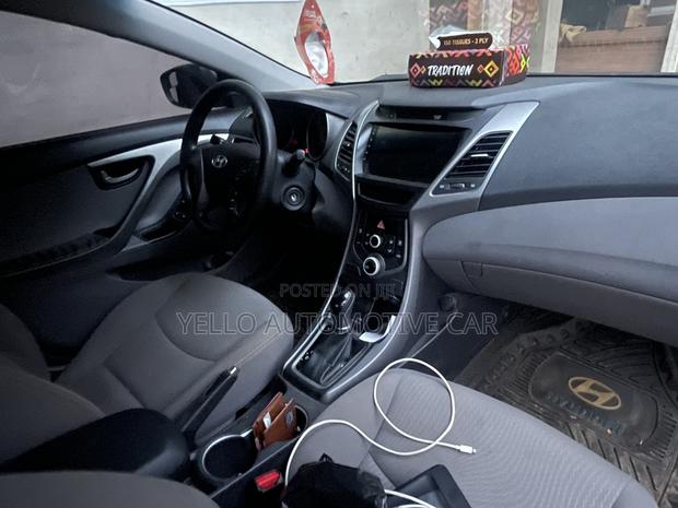Rent Hyundai Elantra · Photo 2