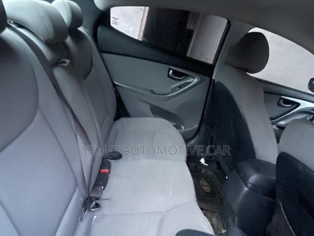 Rent Hyundai Elantra · Photo 3