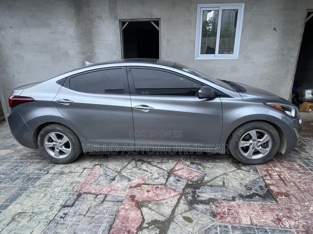 Rent Hyundai Elantra · Photo 1