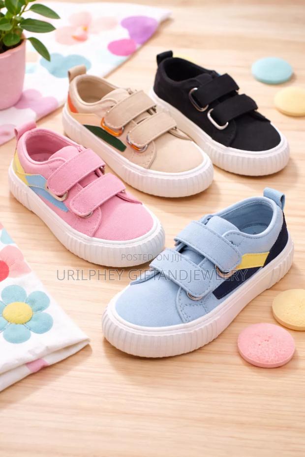 Kids Shoes · Photo 1