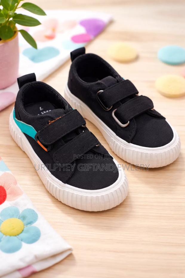 Kids Shoes · Photo 2