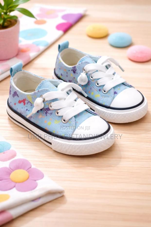 Quality Kids Sneakers · Photo 1