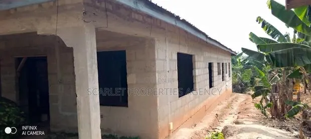 6bdrm House in Kumasi Metropolitan for sale · Photo 1